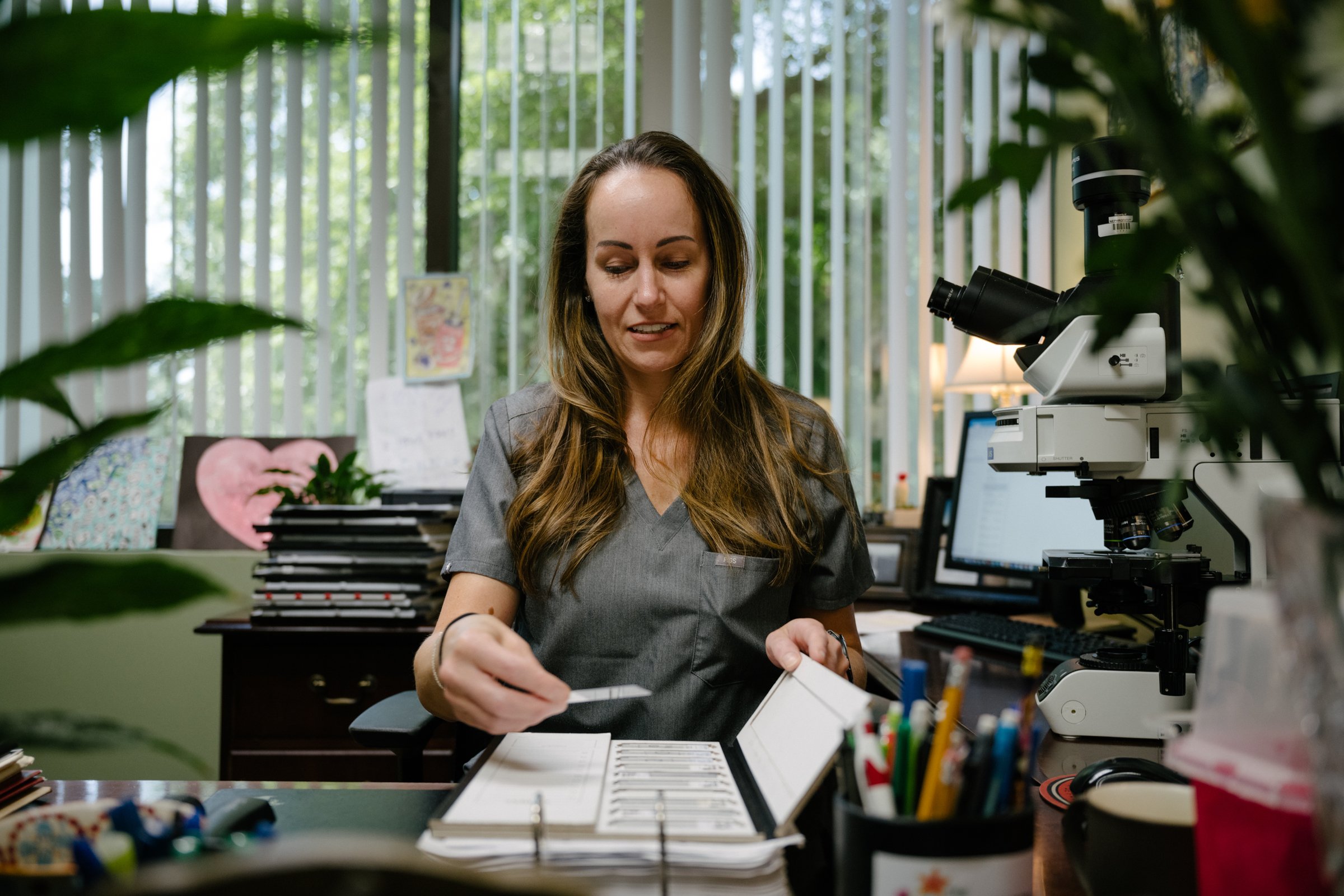 renal pathologist grabbing slides from case folder