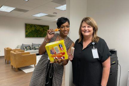 tonya and pam with popsicles