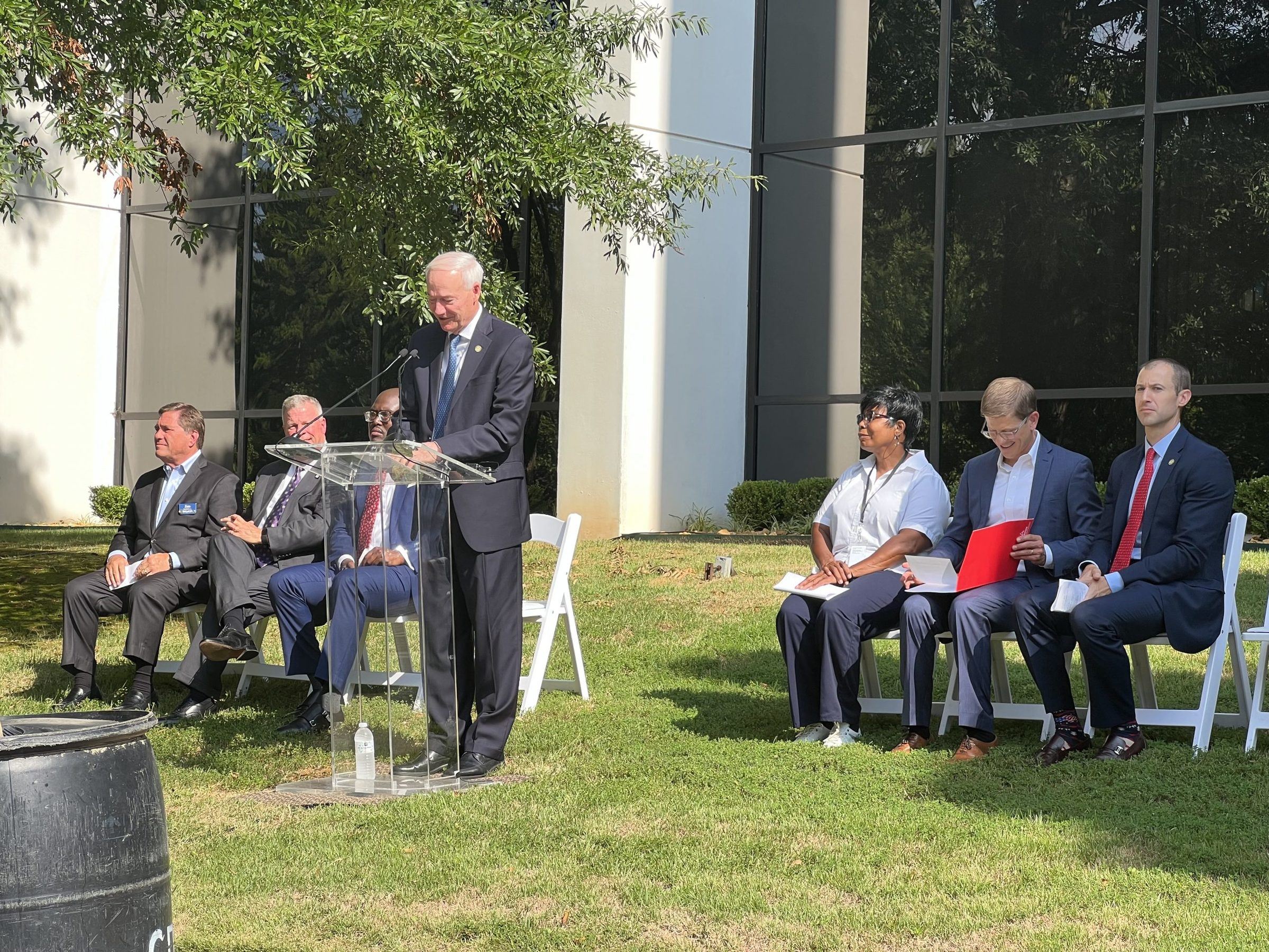 govenor hutchinson speaking at arkana laboratories